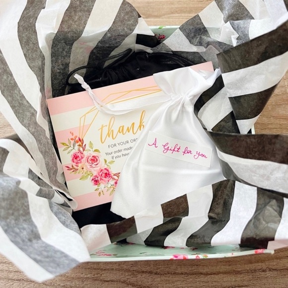 Featured in poshmarkcanada ❤️-I am happy and proud to be part of this community - Picture 6 of 8